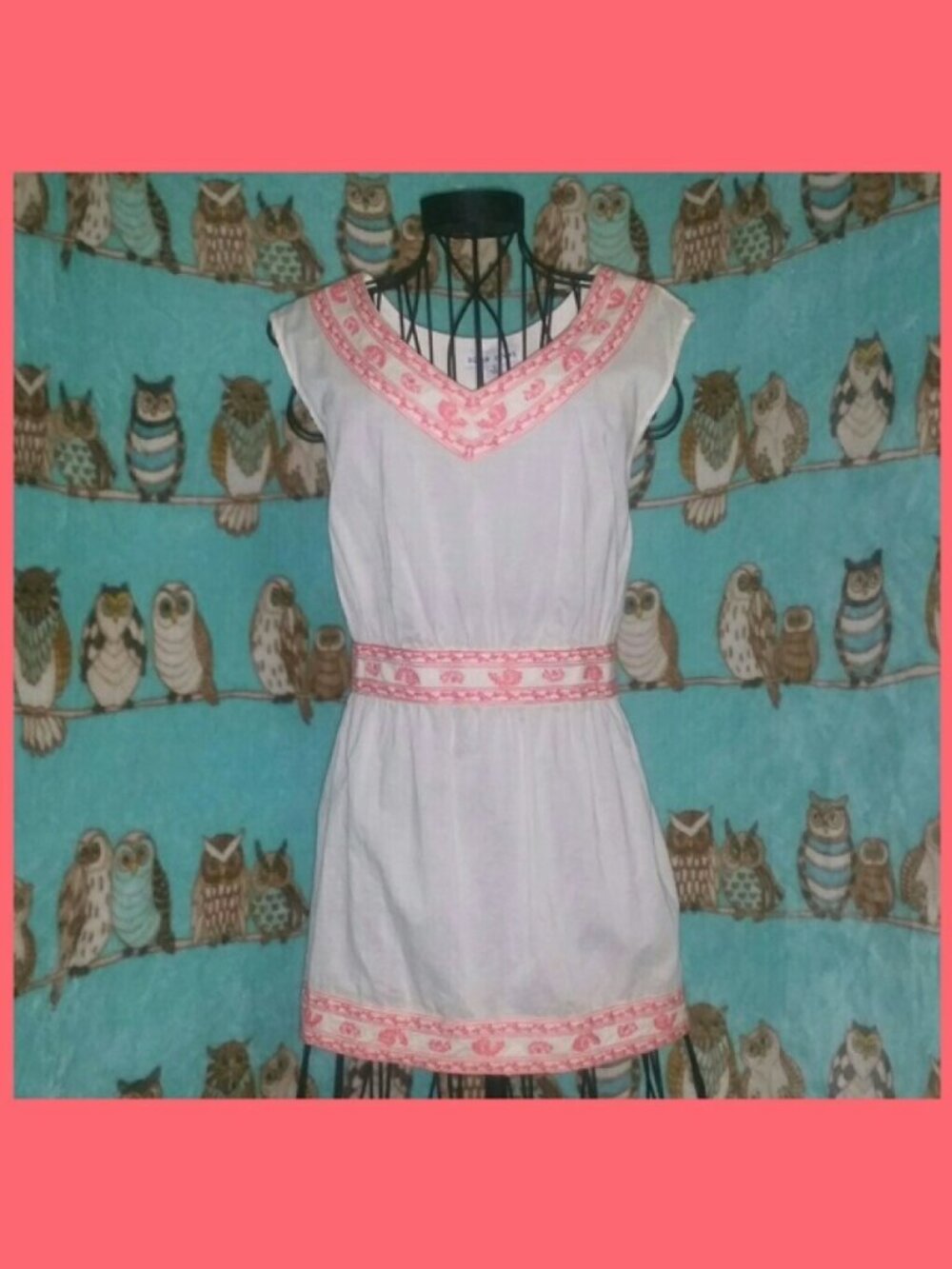 Figure-Flattering Sleeveless Top - Coral & Ivory